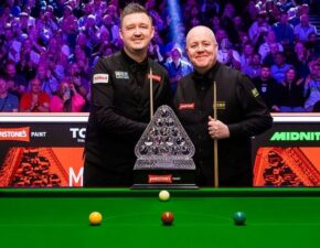 Кайрен Уилсон ведет в счете 5-3 после первой сессии финала Мастерс 2026