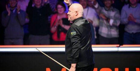 Хиггинс вырвал победу у Чжао и вышел в 1/2 финала на Masters 2026