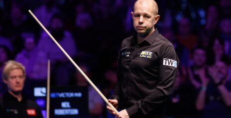 Барри Хокинс побеждает Нила Робертсона и выходит в полуфинал Welsh Open 2026