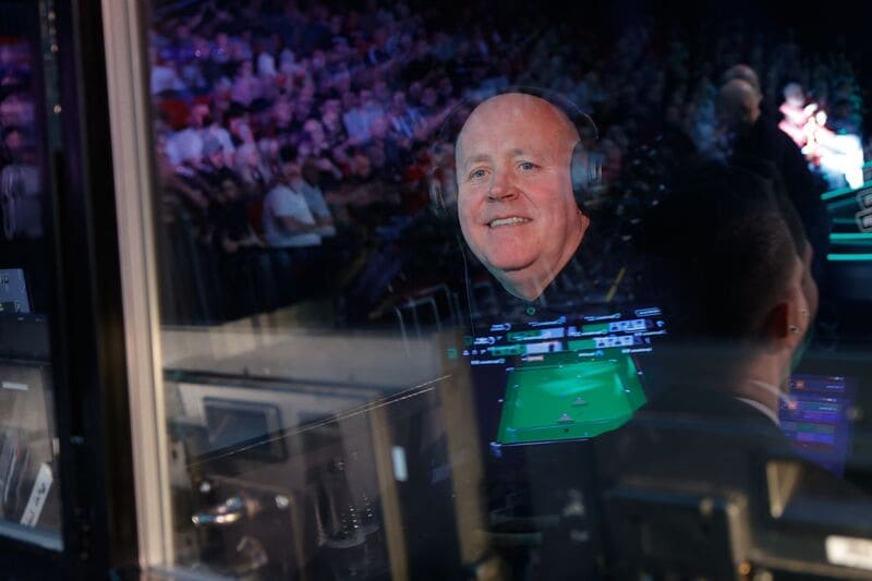 Джон Хиггинс комментирует матчи в Телфорде (фото: WST)