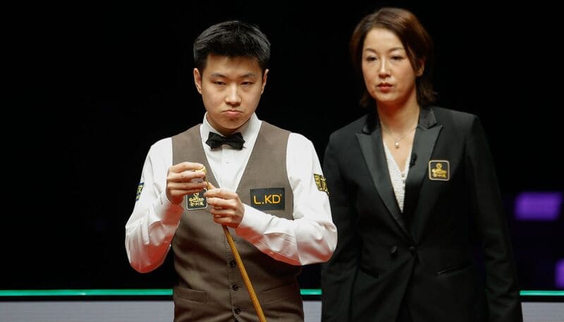 Чжао Синьтун обыграл Марка Селби и вышел в 1/4 финала Мирового Гран-при 2026 (фото: WST)