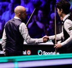 Барри Хокинс одержал трудную победу над Тепчайей Ун-Ну в 1/8 финала турнира в Манчестере