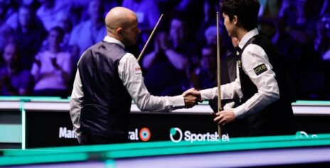 Барри Хокинс одержал трудную победу над Тепчайей Ун-Ну в 1/8 финала турнира в Манчестере