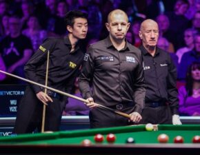 Барри Хокинс обыграл У Ицзэ и вышел в финал Welsh Open 2026