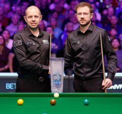 Welsh Open 2026: Барри Хокинс ведет в счете 7-1 после первой сессии