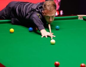 Джадд Трамп обыгрывает Гэри Уилсона 5-4 после первой сессии в 1/16 финала на Чемпионате мира 2026