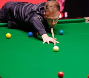 Джадд Трамп обыгрывает Гэри Уилсона 5-4 после первой сессии в 1/16 финала на Чемпионате мира 2026