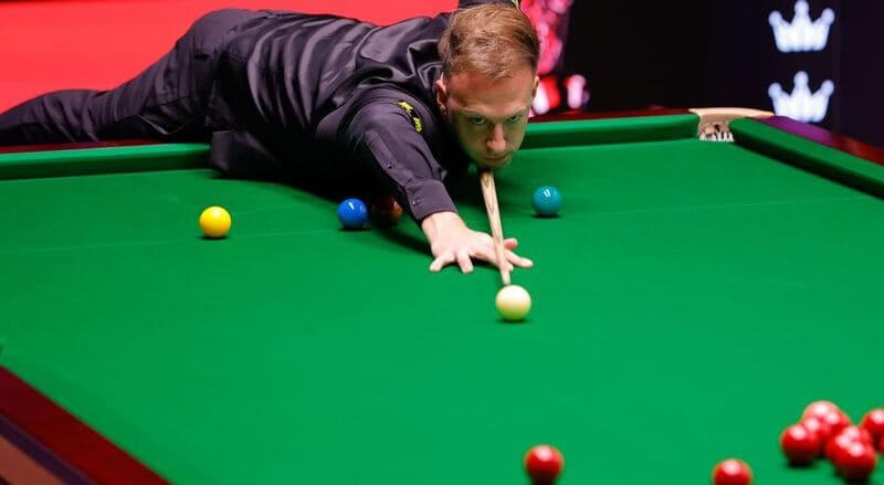 Джадд Трамп ведет 5-4 против Уилсона в 1/16 финала Чемпионата мира 2026 (фото: WST)