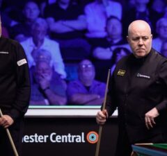 Хиггинс одержал победу над Уильямсом и вышел в 1/4 финала на Tour Championship 2026