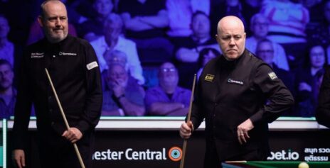 Хиггинс одержал победу над Уильямсом и вышел в 1/4 финала на Tour Championship 2026