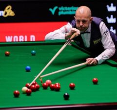 Чемпионат мира по снукеру: Барри Хокинс сенсационно обыгрывает Марка Уильямса и выходит в 1/4 финала