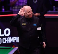 Чемпионат мира 2026: Джон Хиггинс побеждает Нила Робертсона и готовится к матчу с Мерфи