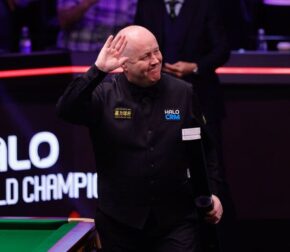 Чемпионат мира 2026: Джон Хиггинс побеждает Нила Робертсона и готовится к матчу с Мерфи