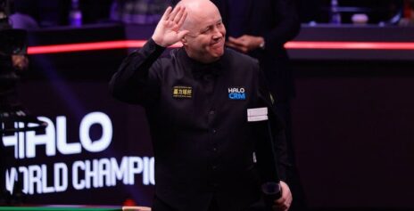 Чемпионат мира 2026: Джон Хиггинс побеждает Нила Робертсона и готовится к матчу с Мерфи