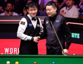 Чемпионат мира 2026: Чжао Синьтун побеждает Дин Джуньху и выходит в четвертьфинал