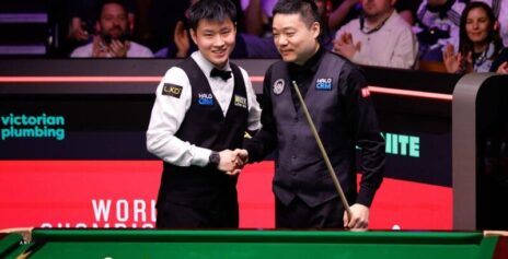 Чемпионат мира 2026: Чжао Синьтун побеждает Дин Джуньху и выходит в четвертьфинал