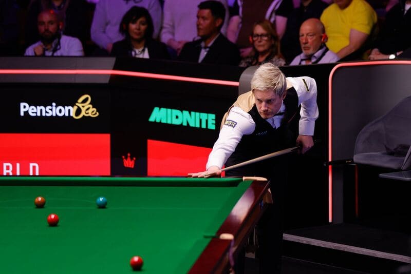 Нил Робертсон сделал два сенчури в матче против Криса (фото: WST)