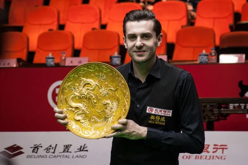Марк Селби одержал победу в Пекине, а затем в Шеффилде в 2017 году (фото: metrouk)
