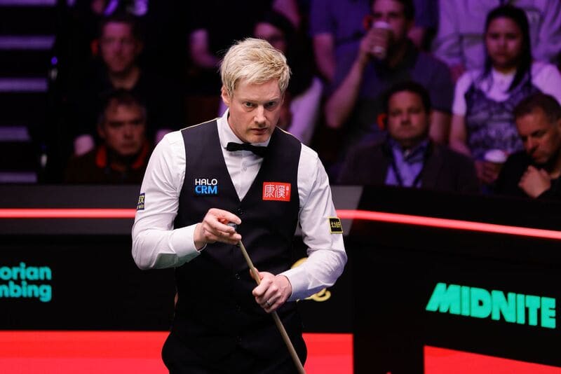 Нил Робертсон вел 5-4 после первой сессии (фото: WST)