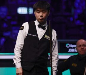 Чжао Синьтун обыгрывает Джона Хиггинса 8-0 после первой сессии 1/2 финала Tour Championship 2026