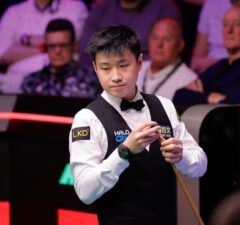 Чжао Синьтун ведет 9-7 против Дин Джуньху в 1/8 финала на Чемпионате мира 2026