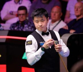 Чжао Синьтун ведет 9-7 против Дин Джуньху в 1/8 финала на Чемпионате мира 2026