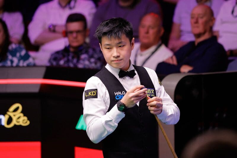 Чжао Синьтун обыгрывает Дин Джуньху 9-7 в 1/8 финала  (фото: WST)