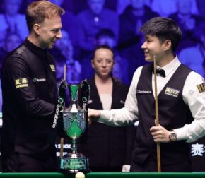 Синьтун обыгрывает Трампа 5-3 после первой сессии в финале Tour Championship 2026