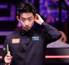 Чемпионат мира 2026: У Ицзэ впервые победил Селби и сыграет в четвертьфинале