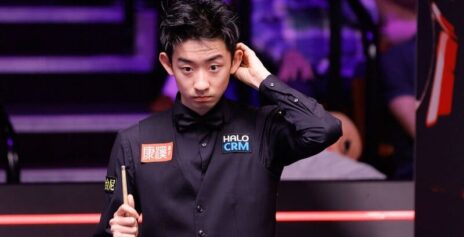 Чемпионат мира 2026: У Ицзэ впервые победил Селби и сыграет в четвертьфинале