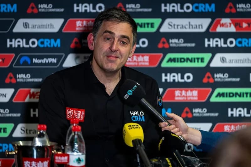 Ронни О’Салливан нанес поражение Хэ Гоцяну в своем первом матче в Шеффилде в этом году (фото: metrouk)