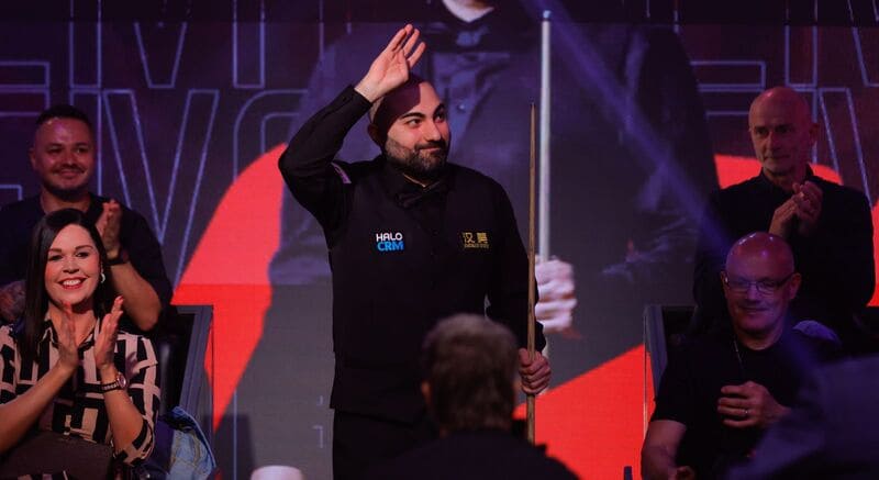 Хоссейн Вафаей прошел в 1/8 финала в Шеффилде (фото: WST)