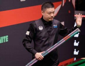 Дин Джуньху готовится к грандиозному поединку с Чжао Синьтуном в 1/8 финала на Чемпионате мира 2026