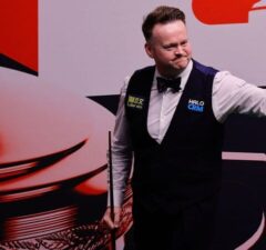 Мерфи нанес поражение Чжао Синьтуну и встретится с Хиггинсом в 1/2 финале Чемпионата мира 2026