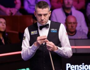 Марк Селби прервал серию поражений в Крусибле и вышел в 1/8 финала Чемпионата мира 2026