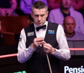 Марк Селби прервал серию поражений в Крусибле и вышел в 1/8 финала Чемпионата мира 2026