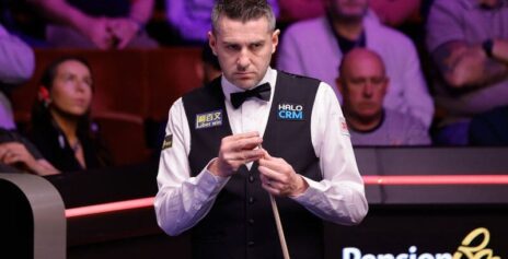 Марк Селби прервал серию поражений в Крусибле и вышел в 1/8 финала Чемпионата мира 2026