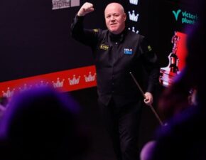 Хиггинс одержал победу над О’Салливаном благодаря мощному камбэку и вышел в 1/4 финала Чемпионата мира 2026