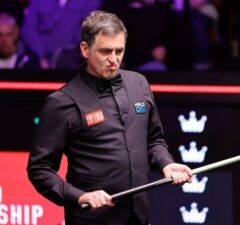 Чемпионат мира 2026: Ронни О’Салливан обыгрывает дебютанта Хэ Гоцяна 7-2 в 1/16 финала