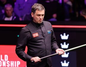 Чемпионат мира 2026: Ронни О’Салливан обыгрывает дебютанта Хэ Гоцяна 7-2 в 1/16 финала