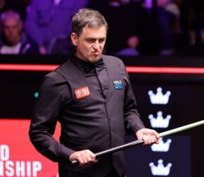 Чемпионат мира 2026: Ронни О’Салливан обыгрывает дебютанта Хэ Гоцяна 7-2 в 1/16 финала