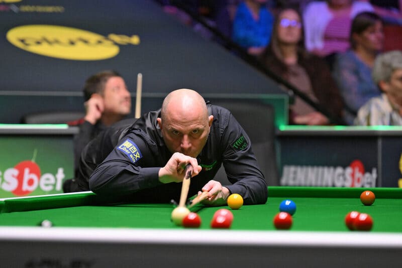 Джо Перри в 1/4 финала обыграл Меттью Стивенса (фото: seniorssnooker)