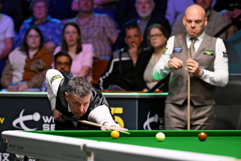 Питер Лайнс встретится с Ракетой в 1/4 финала (фото: seniorssnooker)