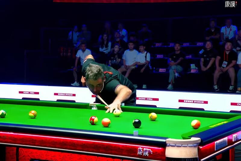 Ронни О’Салливан провел показательный матч с Чжэн Юбо (фото: totallysnookered)
