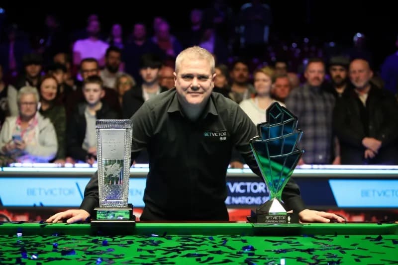 Роберт Милкинс выиграл Welsh Open и премию BetVictor в феврале 2023 года (фото: metrouk)