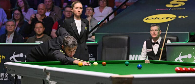 Ронни О'Салливан обыграл Питера Лайнса в 1/4 финала в Крусибле (фото: seniorssnooker)