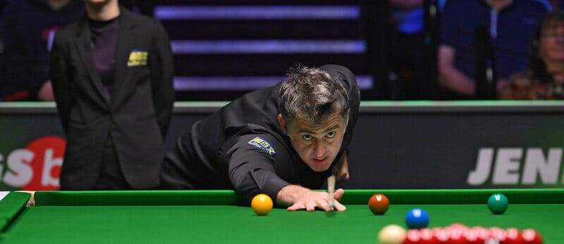 Ронни О'Салливан вел 5-3 после первой сессии в финале (фото: seniorssnooker)
