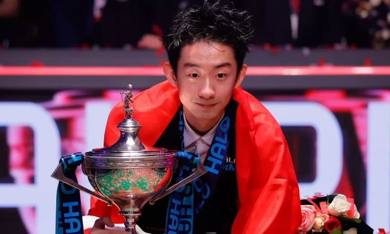 У Ицзэ стал вторым Чемпионом мира из Китая (фото: SnookerHQ)