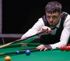 Эмери победил Стивена Магуайра и прошел в третий этап Championship League 2026