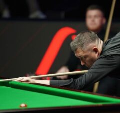 Кайрен Уилсон побеждает Хилла в 1/16 финала China Open 2026 (видео)